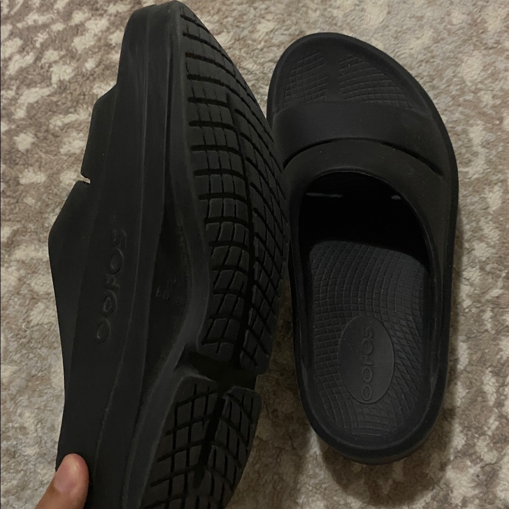 OOFOS OOmega OOahh Slide - Picture 2 of 3